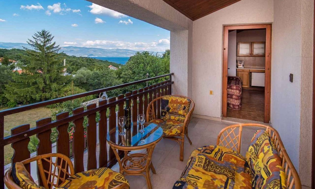 Risika Apartment | Holiday apartment with balcony and air conditioning