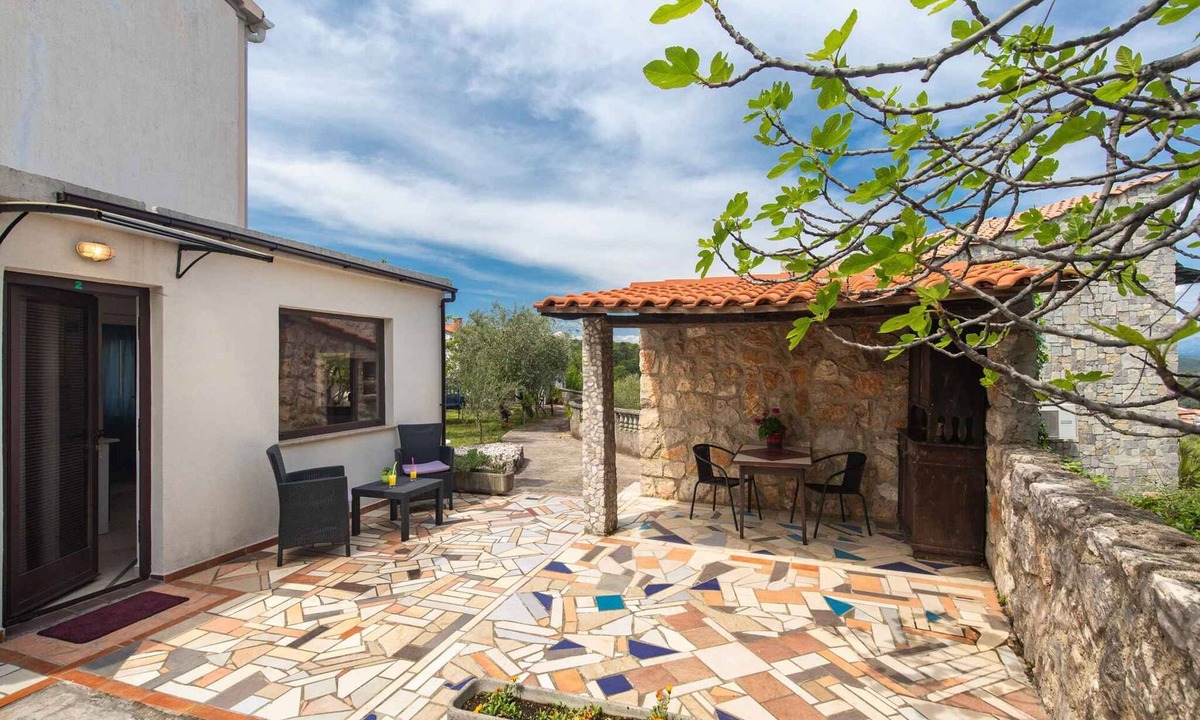 Vrbnik Apartment | Holiday apartment with beautiful terrace