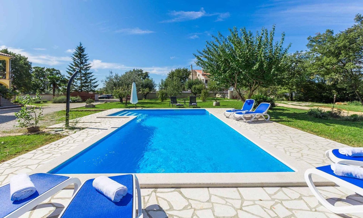 Susnjici Apartment | Holiday apartment with air conditioning and pool