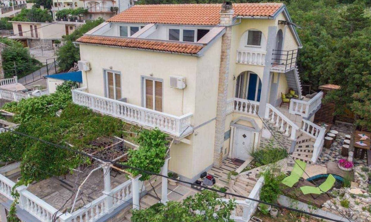 Klanfari Apartment | Holiday apartment with a view and climate