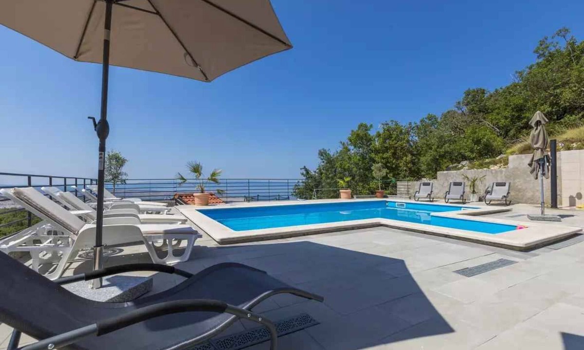 Hreljin Apartment | Holiday apartment with swimming pool and barbecue