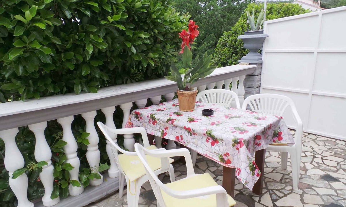 Jablanac Apartment | Holiday apartment with 15 sqm terrace