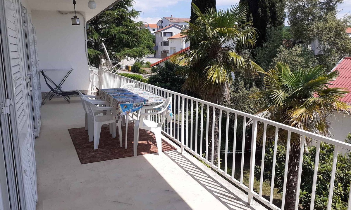 Malinska Apartment | Holiday apartment with balcony and air conditioning