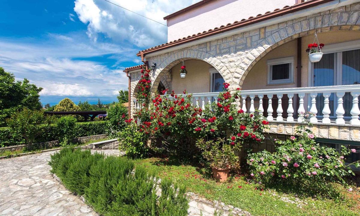Malinska Apartment | Holiday apartment with climate and pool