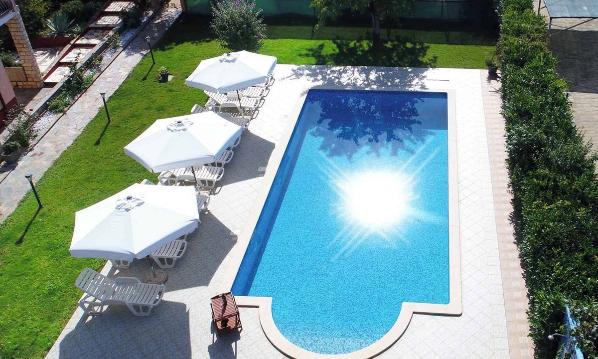 Dajla Apartment | Holiday apartment with outdoor pool