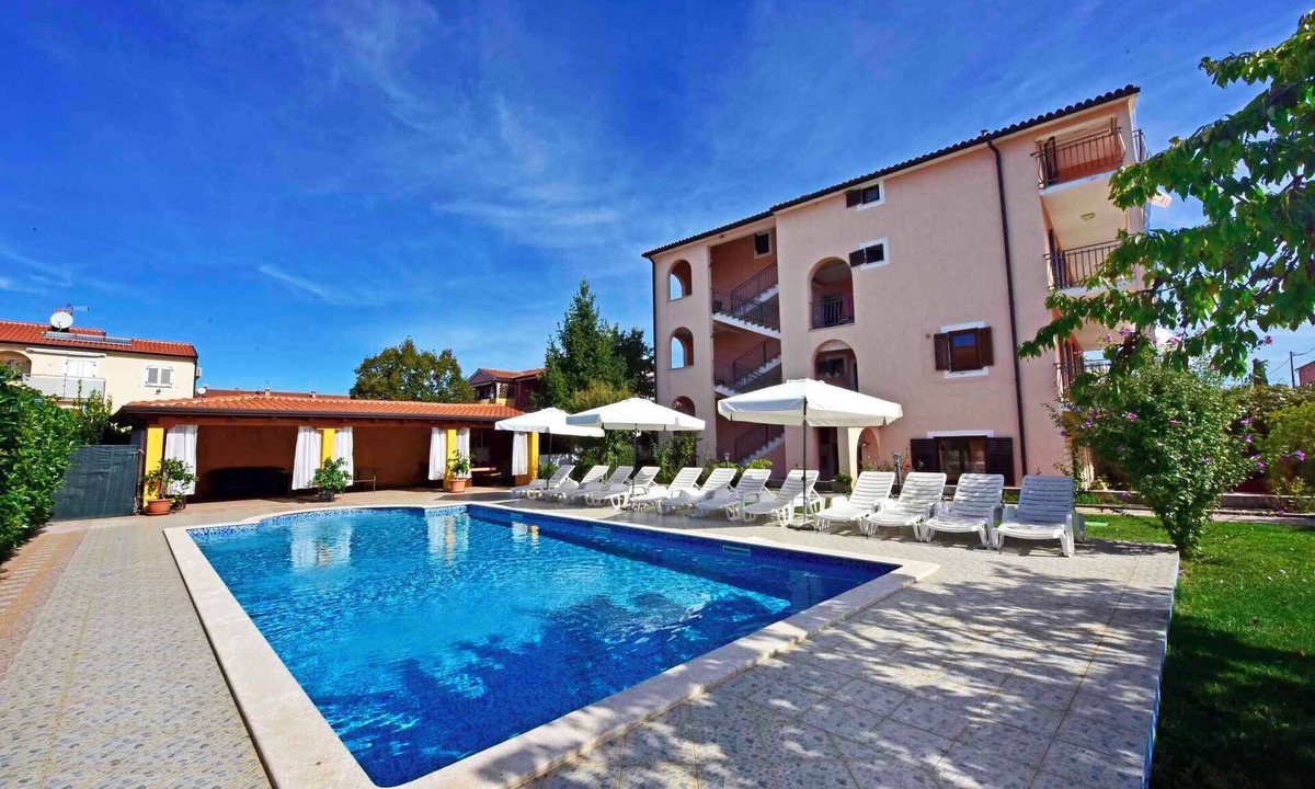 Dajla House | Holiday apartment with balcony and pool