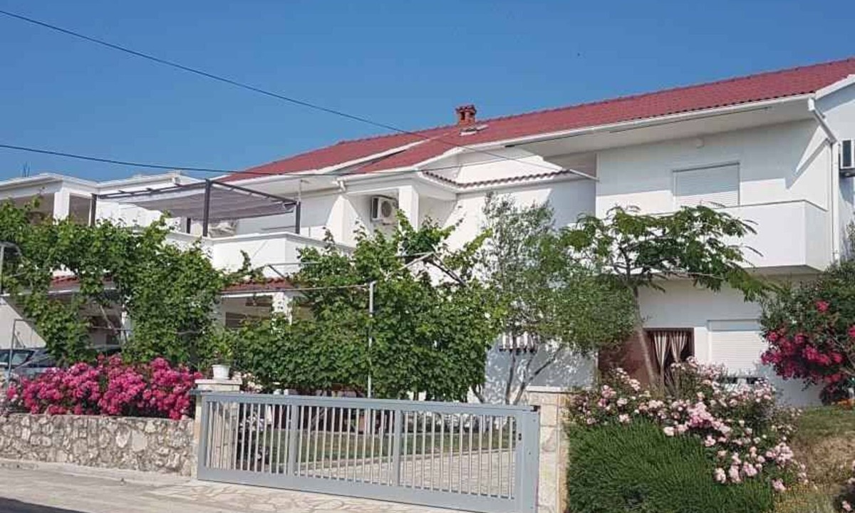 Ljubac Apartment | Holiday apartment with large terrace and barbecue