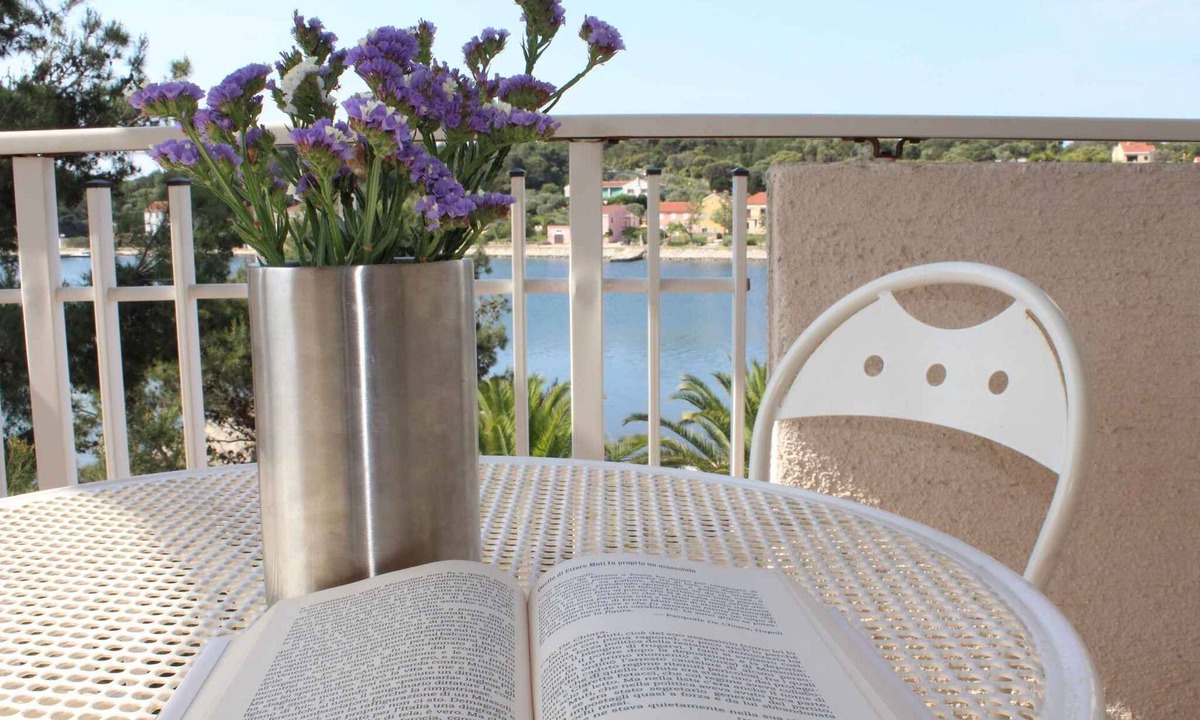 Verunic Apartment | Holiday apartment with lake view