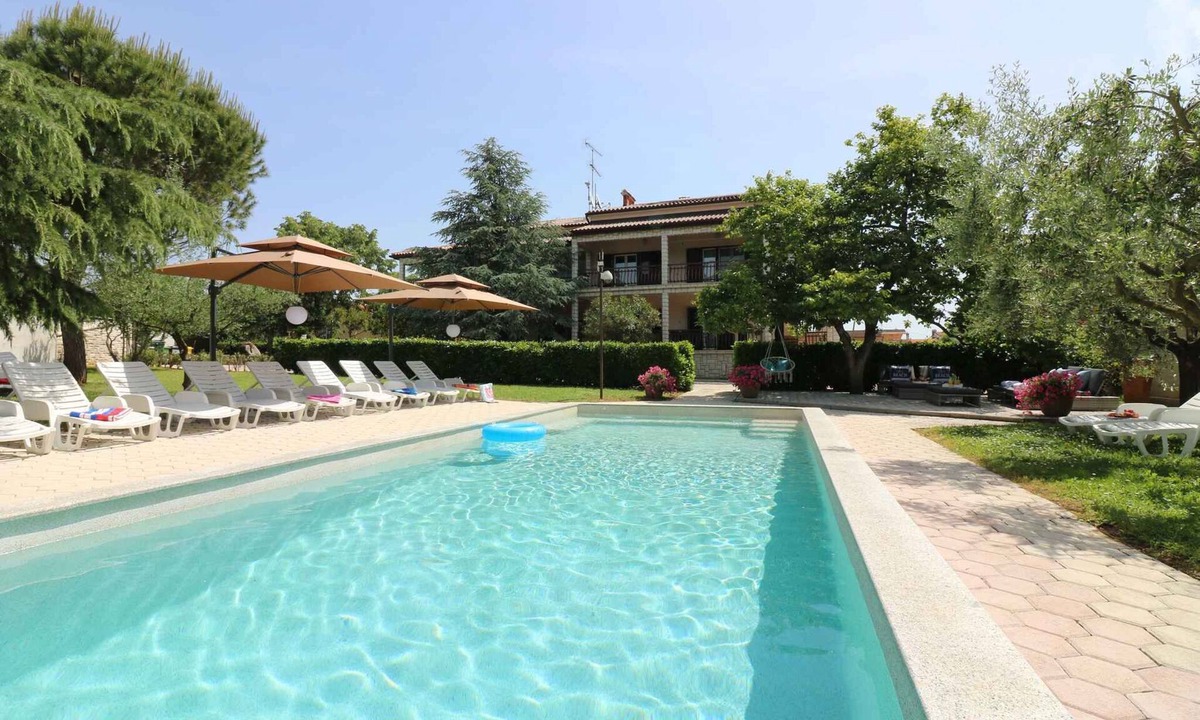 Vrvari Apartment | Holiday apartment with outdoor pool