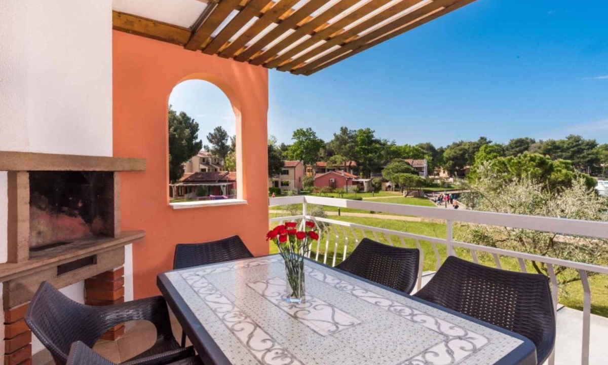 Monterol Apartment | Holiday apartment with outdoor pool in holiday complex
