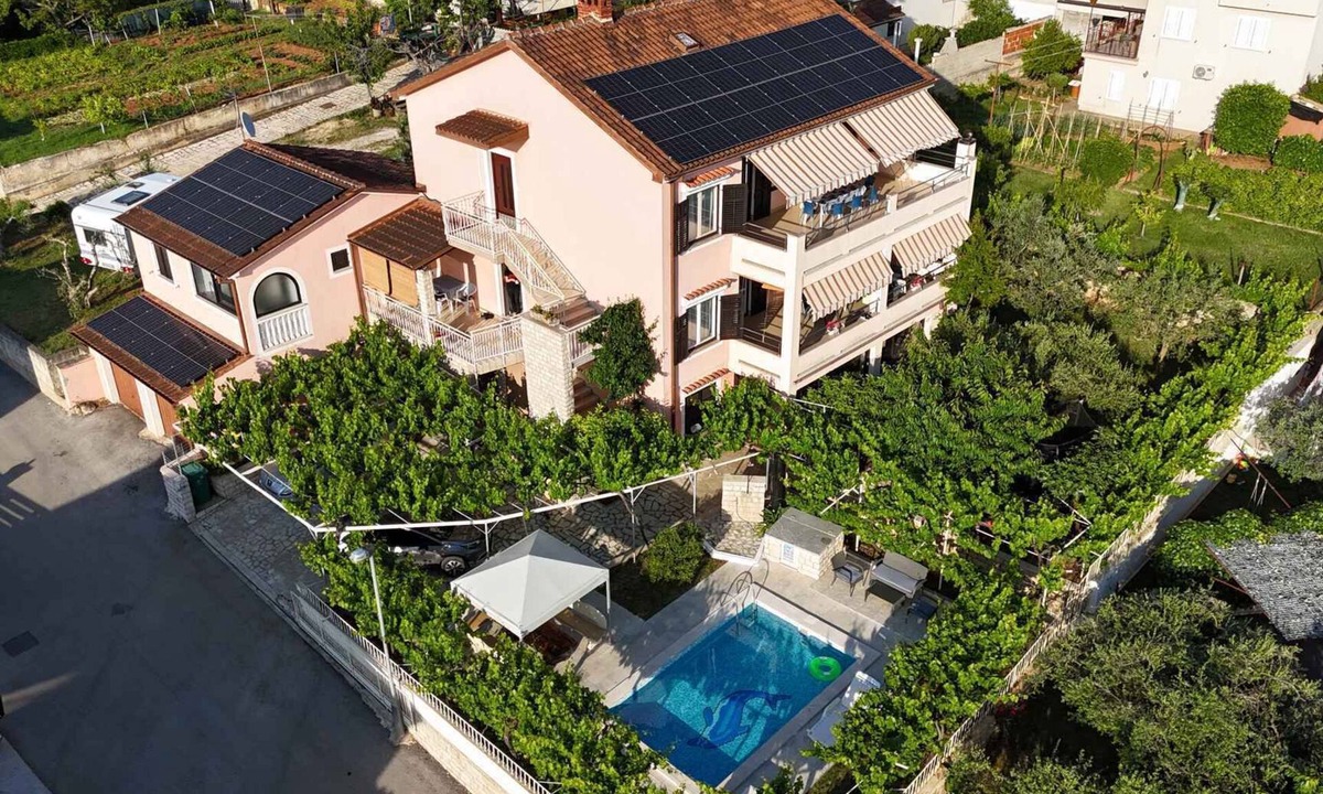 Pula Apartment | Holiday apartment with pool and barbecue
