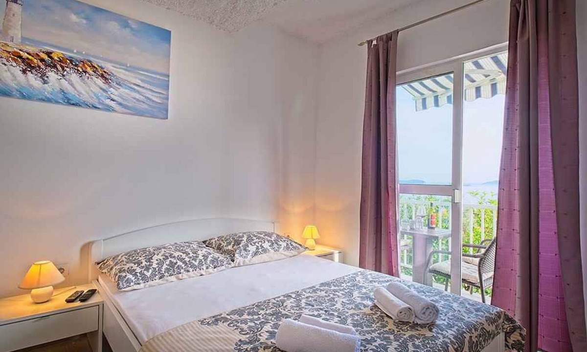 Brasina Apartment | Holiday apartment With sea view and terrace