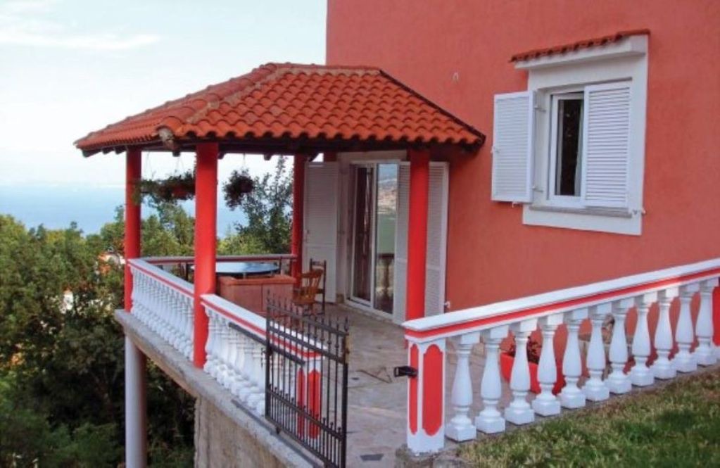 Bregi Apartment | Holiday apartment with sea view