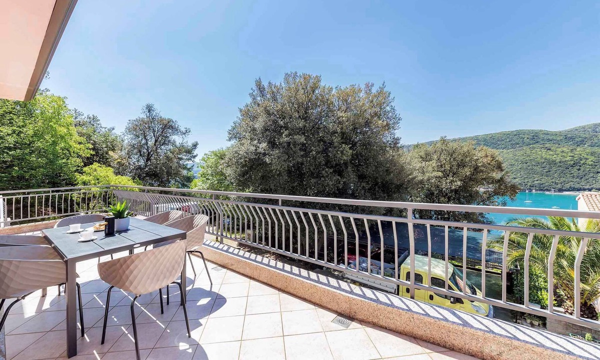 Rabac Apartment | Holiday apartment with terrace and sea view