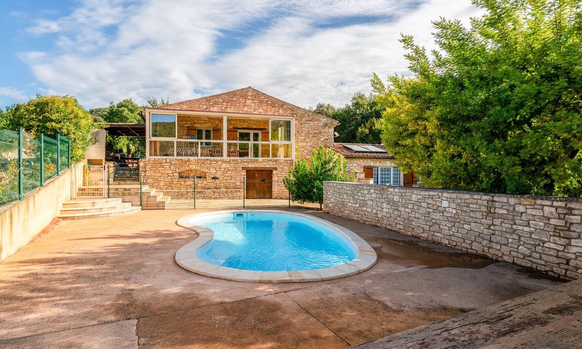 Laval-Saint-Roman House | Holiday Cottage "Mas de la Ravine chez Juju" with Shared Pool, Wi-Fi & Air Conditioning