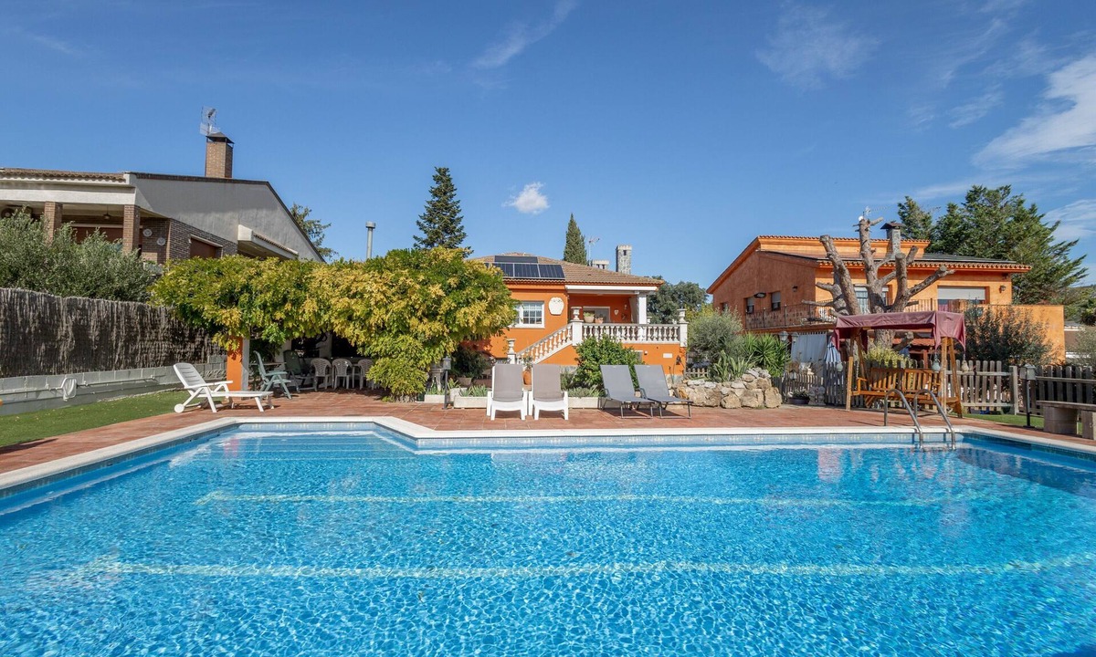 Olerdola House | Holiday Home 'Ca La Iaia' with Mountain View, Private Pool and Wi-Fi
