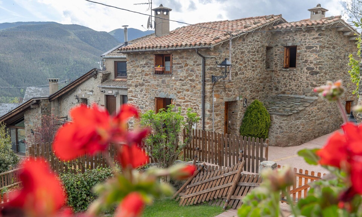 Ribes De Freser House | Holiday Home 'Cal Andreu' with Mountain Views, Private Garden and Wi-Fi