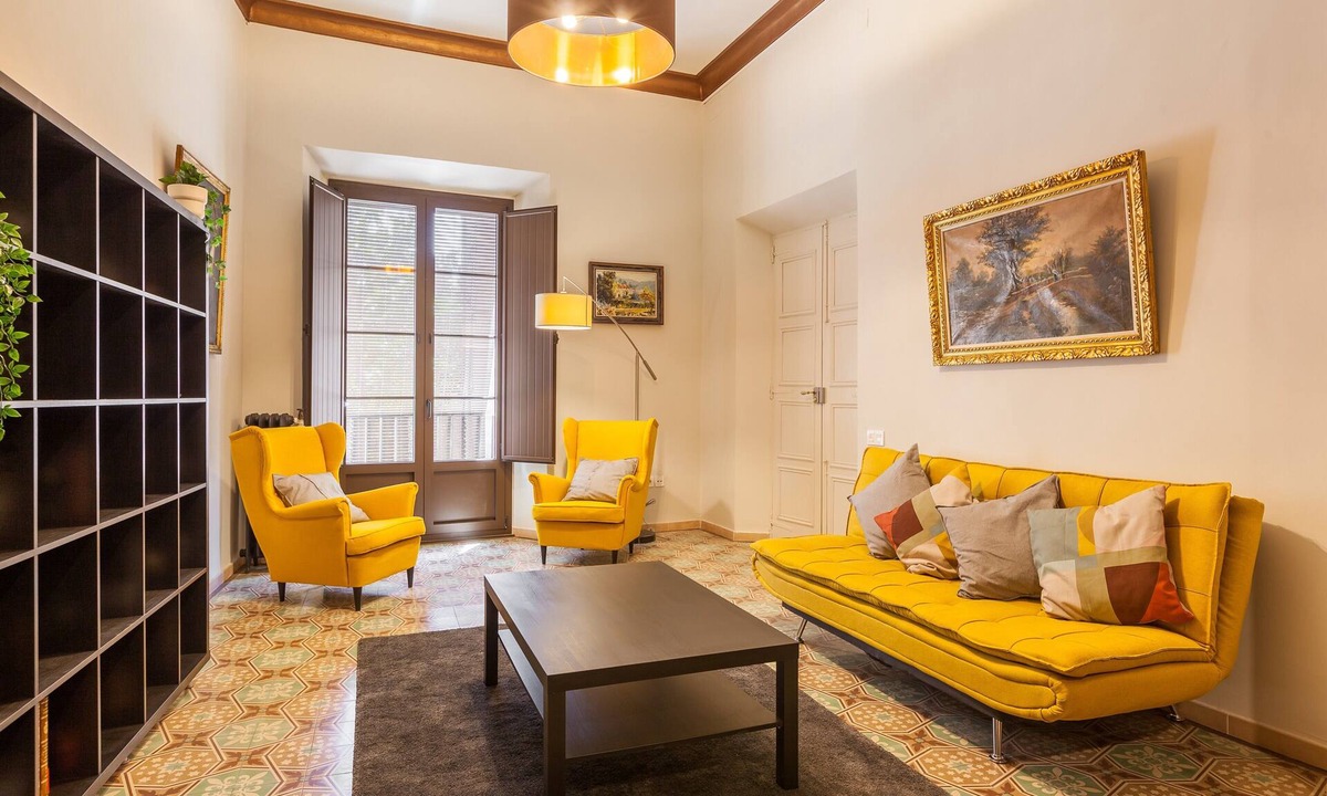 Vilafranca del Penedes Apartment | Holiday Home 'Apartament Merlot' with Shared Terrace, Balcony & Wi-Fi