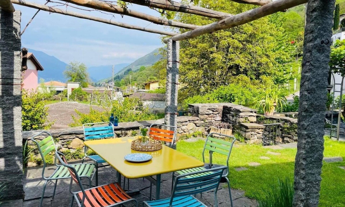 Gambarogno Apartment | Holiday flat "Casa Ritz" with garden