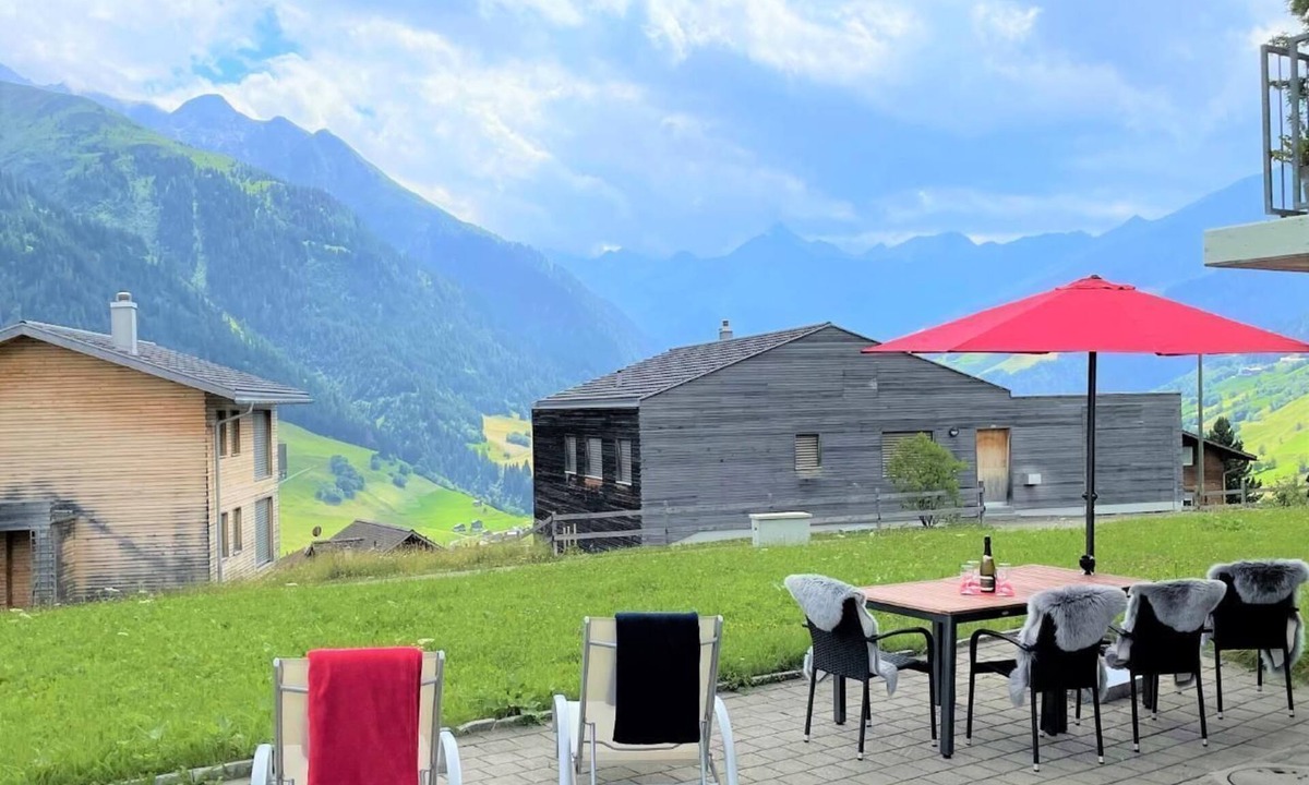 Lumnezia Apartment | Holiday flat with mountain view