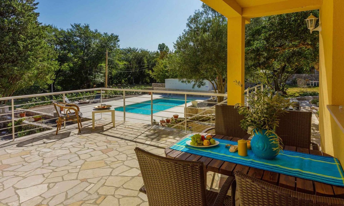 Tribalj Apartment | Holiday flat with pool in idyllic surroundings
