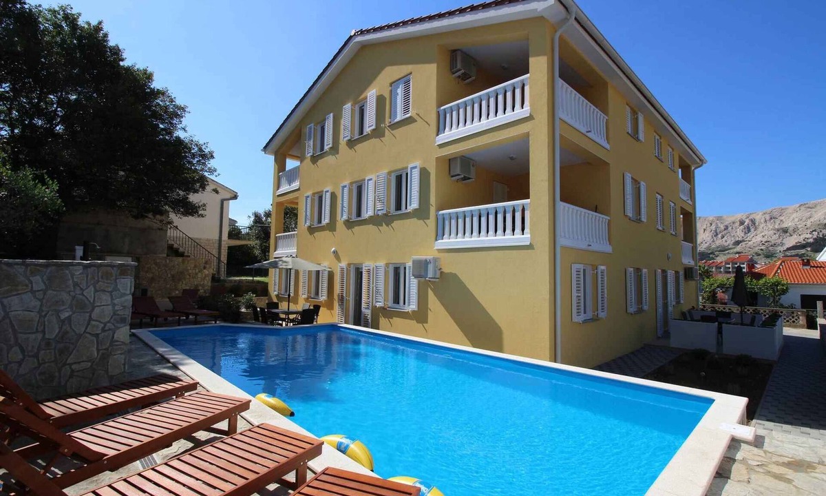 Baska Apartment | Holiday flat with shared pool and barbecue