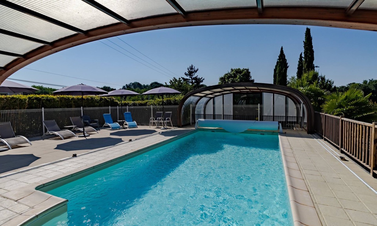 Castelnaud-la-Chapelle House | Holiday Home 'Rose' with Shared Pool, Wi-Fi and Air Conditioning