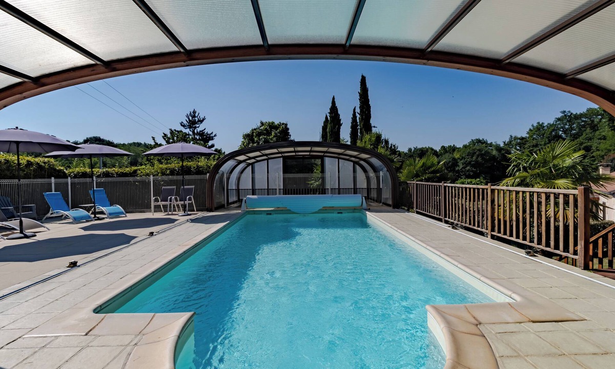 Castelnaud-la-Chapelle House | Holiday Home 'Maison Iris' with Shared Pool, Wi-Fi and Air Conditioning