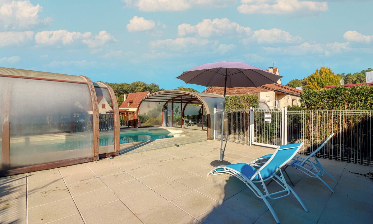Castelnaud-la-Chapelle House | Holiday Home 'Hyacinthe' with Shared Pool, Wi-Fi and Air Conditioning