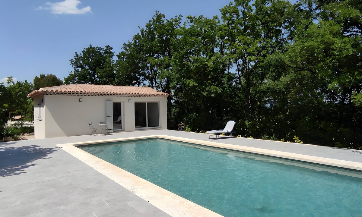 Le Puy-Sainte-Reparade House | Holiday Home 'La Rouveraie, 35 M²' with Mountain View, Wi-Fi and Air Conditioning