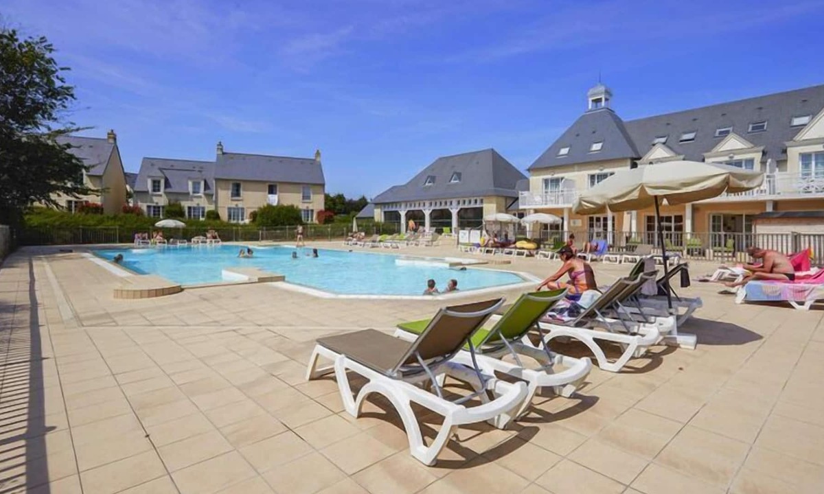 Huppain House | Holiday home in residence Le Green Beach, Port-en-Besssin-Huppain