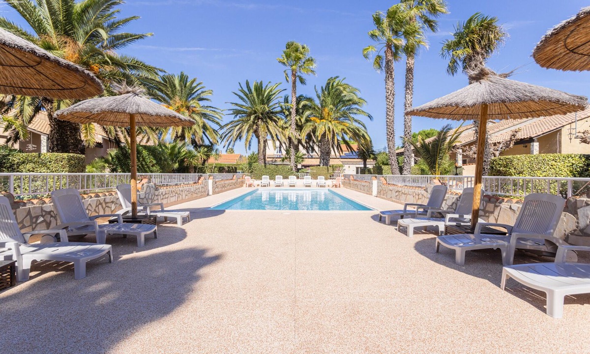 Roquefort-des-Corbieres House | Holiday Home 'La Capelle 4 Persons 880' with Shared Pool, Wi-Fi and Air Conditioning