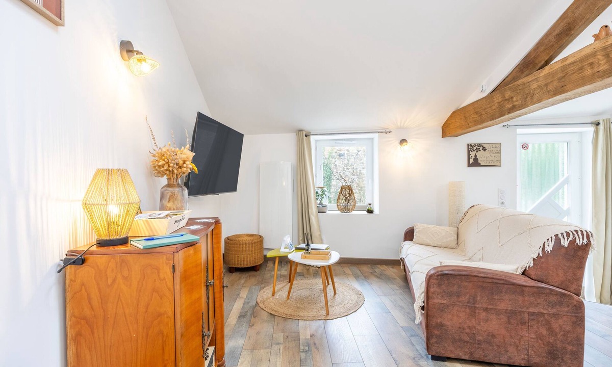Saint-Hilaire-le-Vouhis House | Holiday Home 'Les Gats' with Wi-Fi