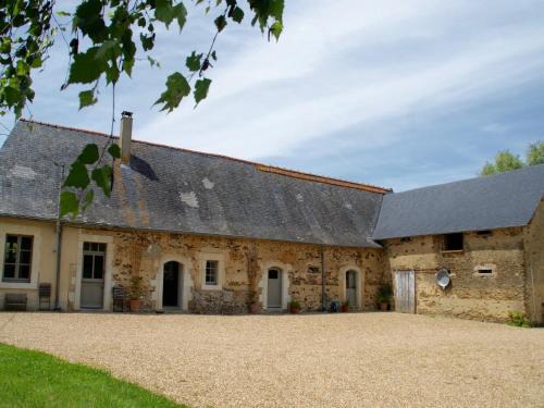 Saint-Laurent-des-Mortiers House | Holiday home in Angers with private garden