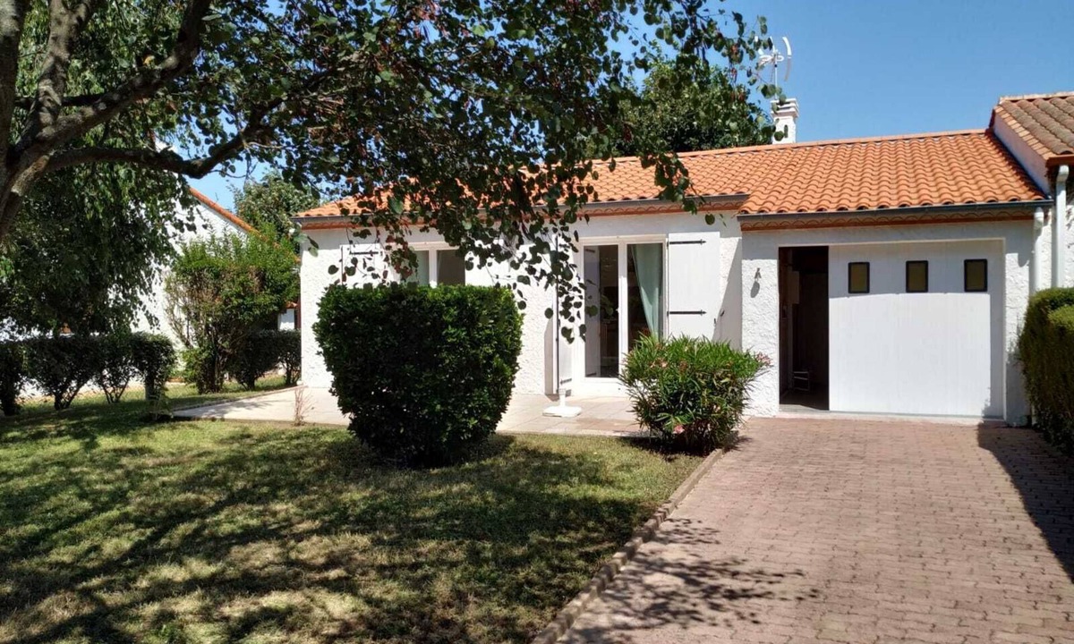 Saint-Vincent-sur-Jard House | Holiday house near the sea