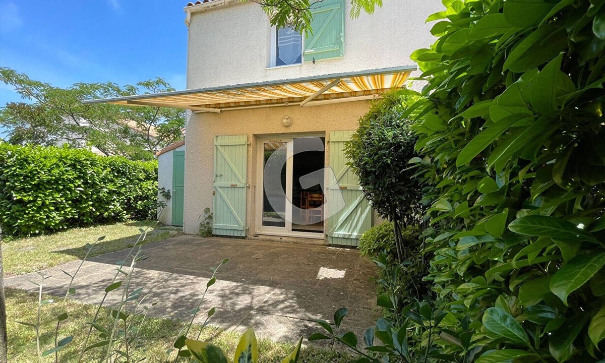 Saint-Vincent-sur-Jard House | Holiday Home for 4/5 in Saint Vincent sur Jard with Pool Access