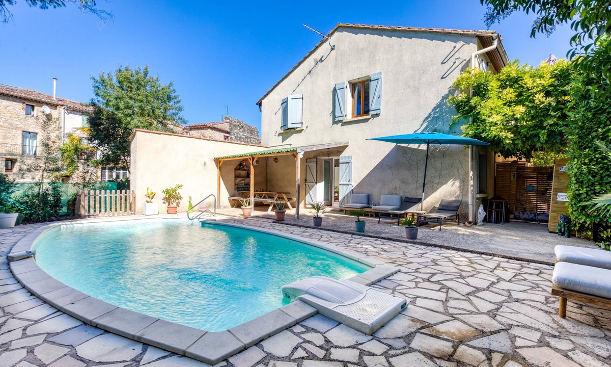 Villemagne-l'Argentiere House | Holiday Home 'Maison Sur La Mare' with Mountain View, Private Pool and Wi-Fi