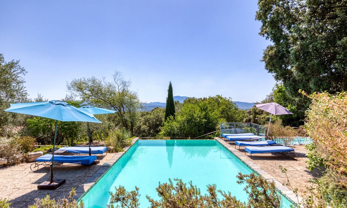 Notre-Dame-de-Londres House | Holiday Home 'La Tour' with Shared Pool, Private Terrace and Wi-Fi