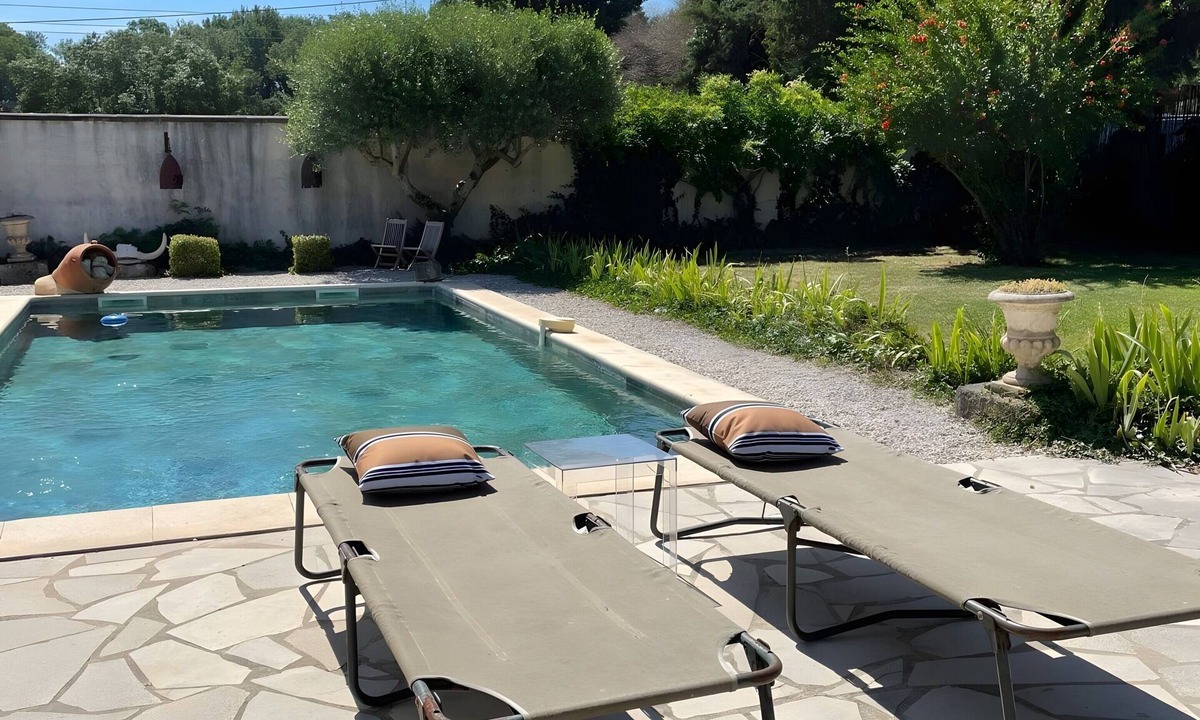 Saint-Etienne-du-Gres House | Holiday Home 'Mas St Anne' with Private Pool, Wi-Fi and Air Conditioning
