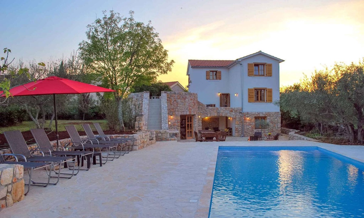 Sveti Ivan Dobrinjski House | Holiday home with pool for 8 people