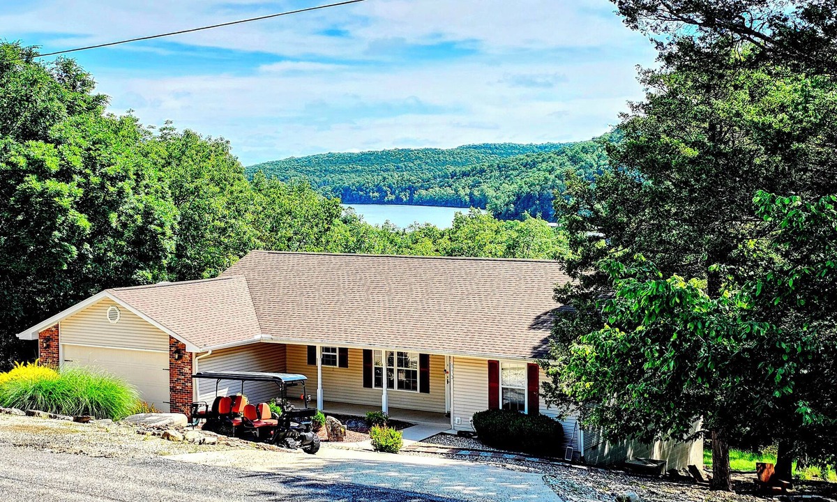 Holiday Island House | Holiday Haven On The Island! nSleeps 12! Fire pit! 6-Seater Golf Cart Included!