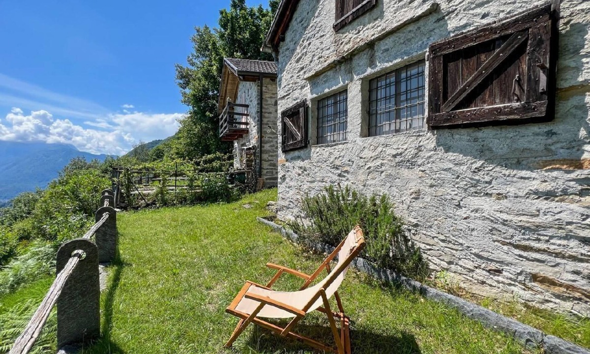 Brione sopra Minusio House | Holiday home "Rustico Eremo Rico" with a dream view