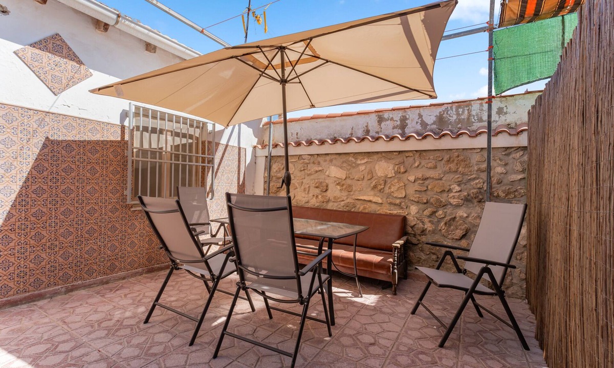 Guardamar del Segura House | Holiday Home 'Antique Spanish Villa' with Private Terrace, Wi-Fi and Air Conditioning