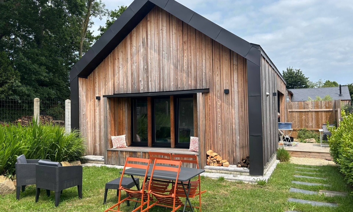 Le Minihic-sur-Rance House | Holiday Home 'La P’tite Maison' with Private Terrace, Garden & Wi-Fi