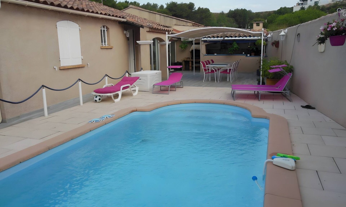 Septemes-les-Vallons House | Holiday Home "Location Saisonnière T2 Duplex" with Private Pool, Wi-Fi & Air Conditioning