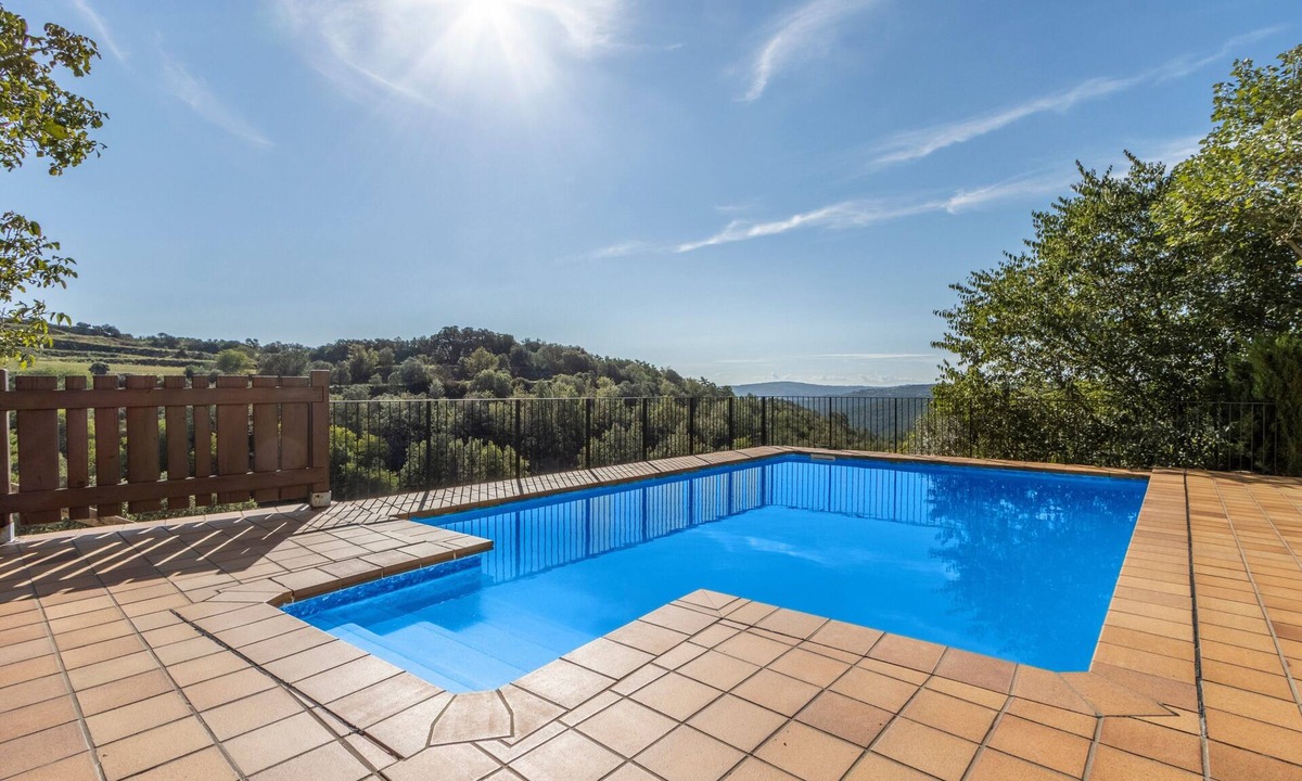 La Baronia de Rialb House | Holiday Home 'Mas Vilardaga' with Mountain View, Wi-Fi and Air Conditioning