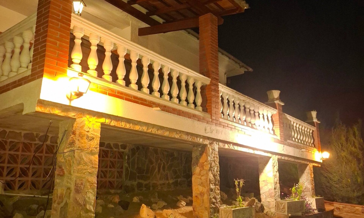 Macanet de la Selva House | Holiday Home 'Villa Toro' with Mountain Views, Wi-Fi and Air Conditioning