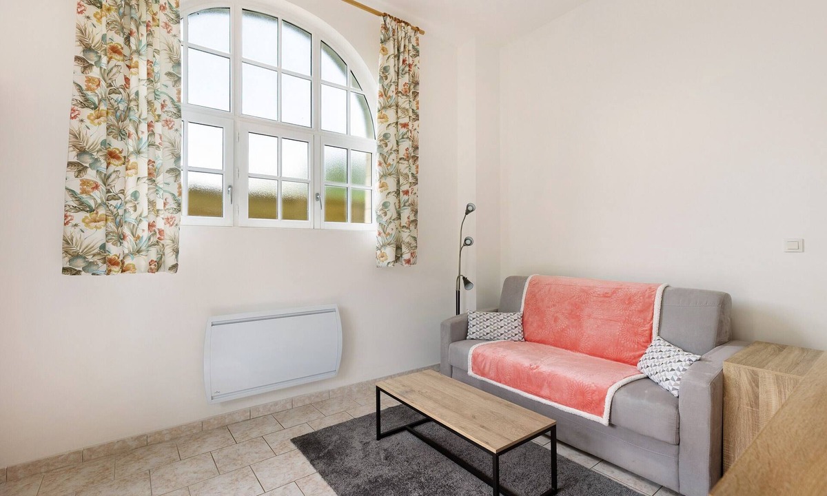 Fontevraud-l'Abbaye House | Holiday Home 'Jardin De Saint Jean De L'Habit' with Shared Terrace and Shared Garden