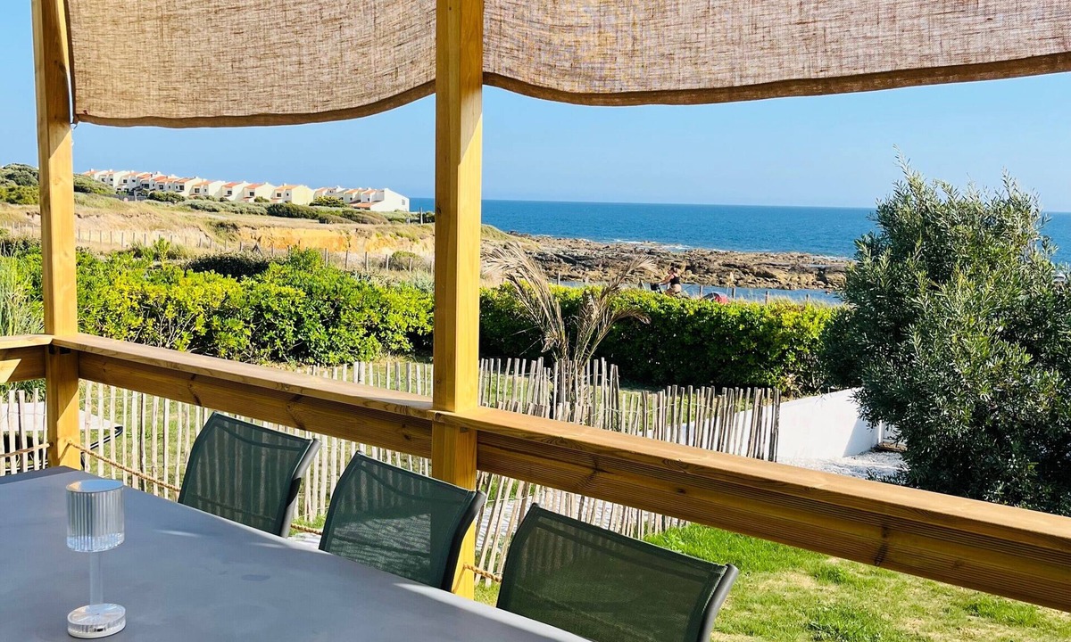 Chateau-d'Olonne House | Holiday Home “Les Sables Pailletés 14p” with Sea View, Shared Terrace & Wi-Fi