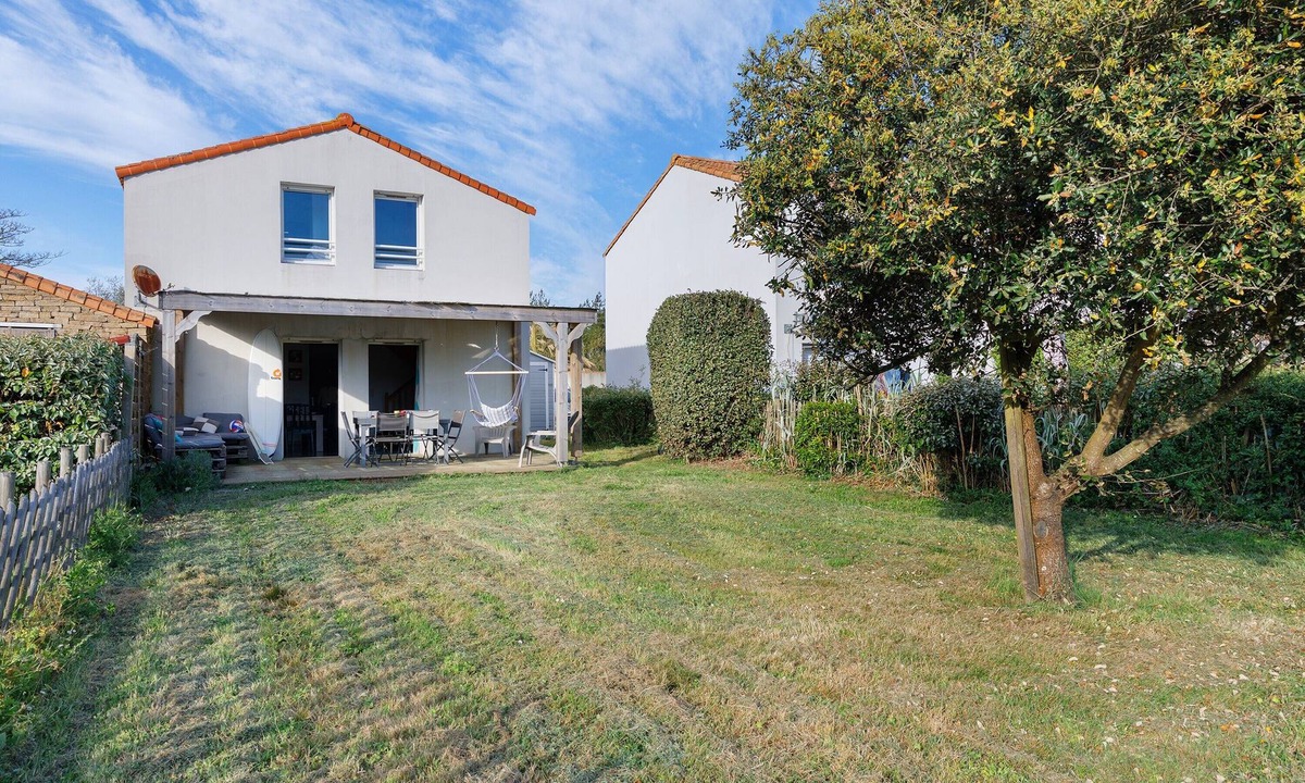 Olonne-sur-Mer House | Holiday Home 'Les Salines D'Olonne - Oasis' with Shared Pool, Private Terrace & Wi-Fi